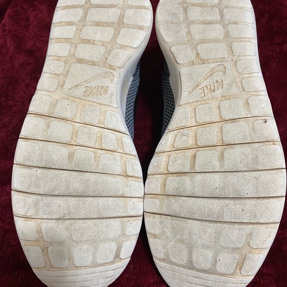 Nike Black and Gray Athletic Shoes
Size 7Y or 8.5 in women’s. In great shape! - Picture 3 of 6